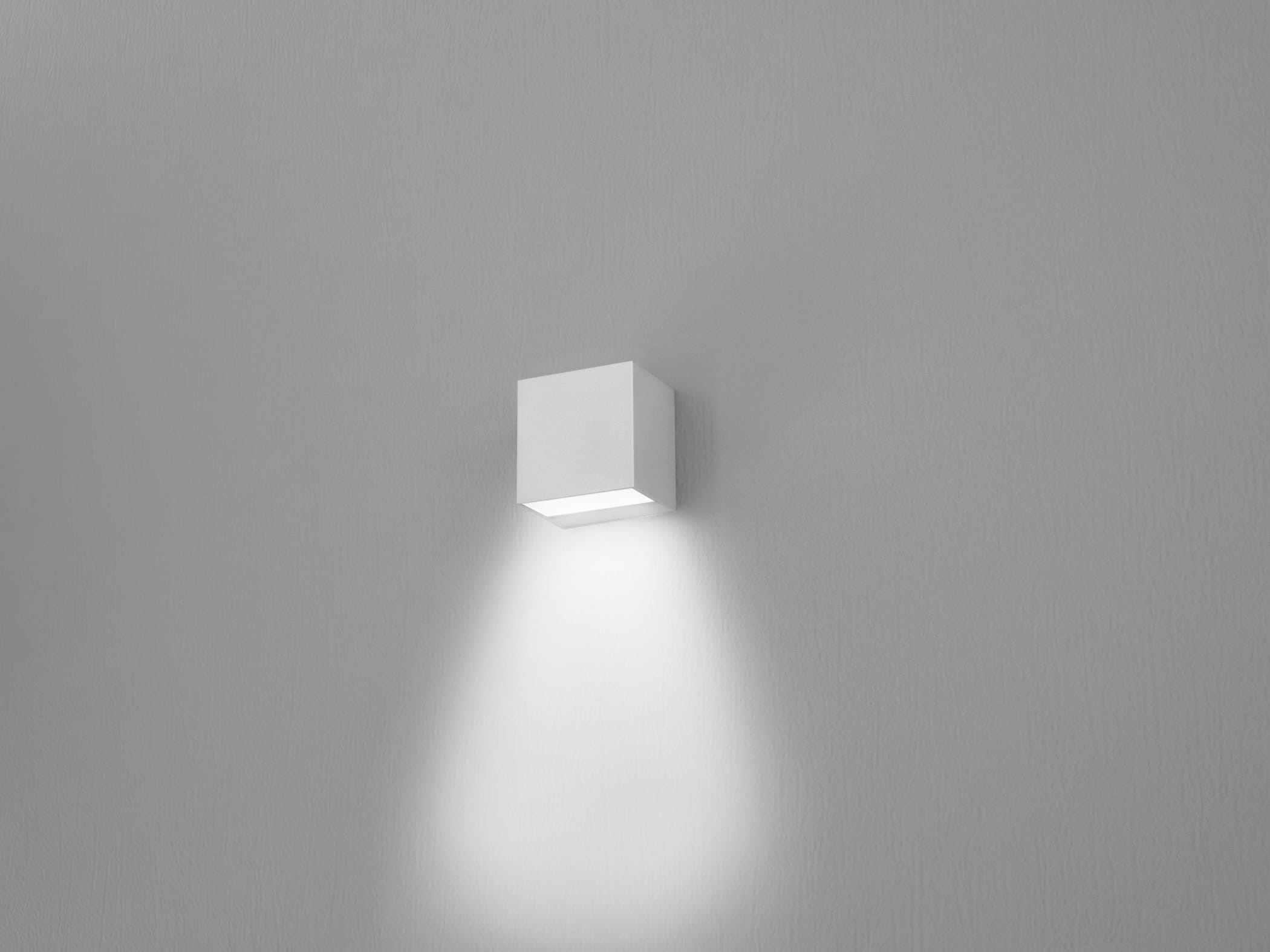 NOBILE ITALIA - APPLIQUE MONOEM. 9W 4K 85 IP65 230V BI BA10/1A/4K/W