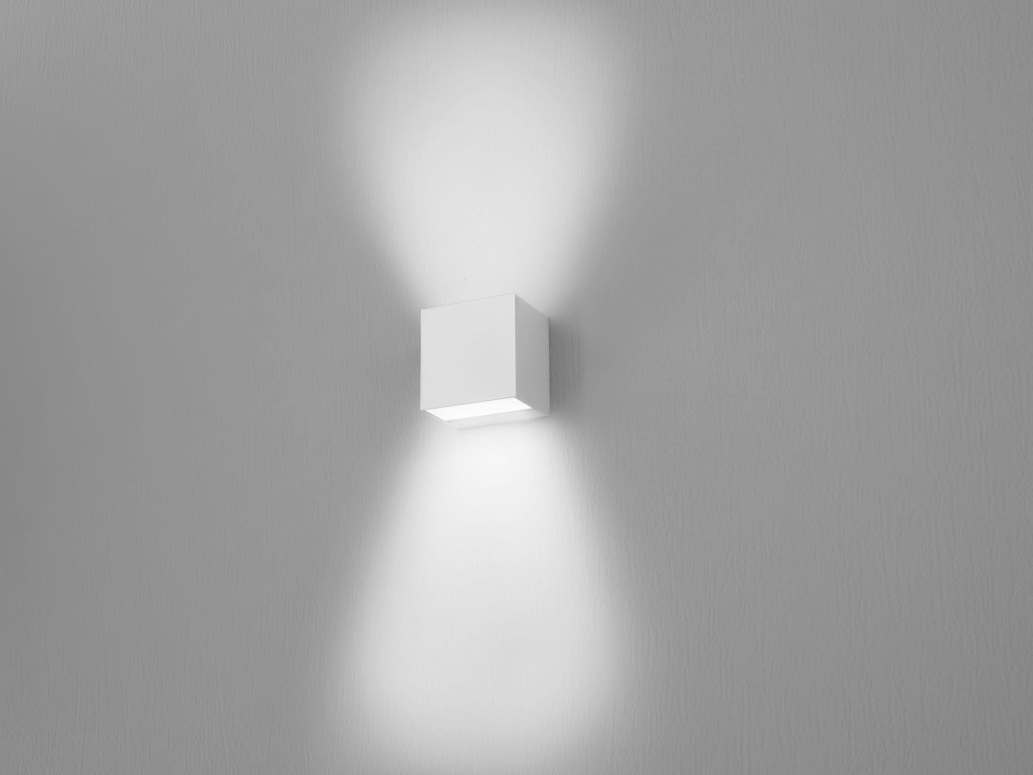 NOBILE ITALIA - APPLIQUE BIEM. 2X9W 3K 80/60 IP65 230V B BA10/2A/3K/W