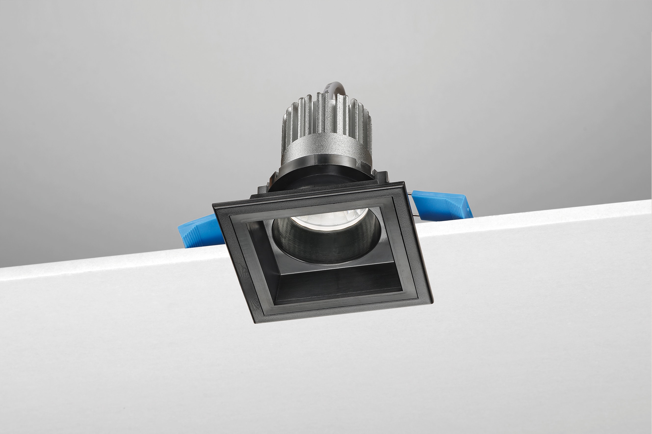 NOBILE ITALIA - INC.FISSO QUAD. 8,5W 2,7K NE PUSH/DIM1-1