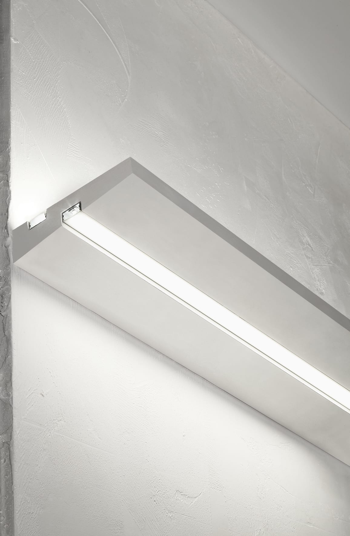 NOBILE ITALIA - PROFILO IN GESSO A PARETE BI-EMISSIONE