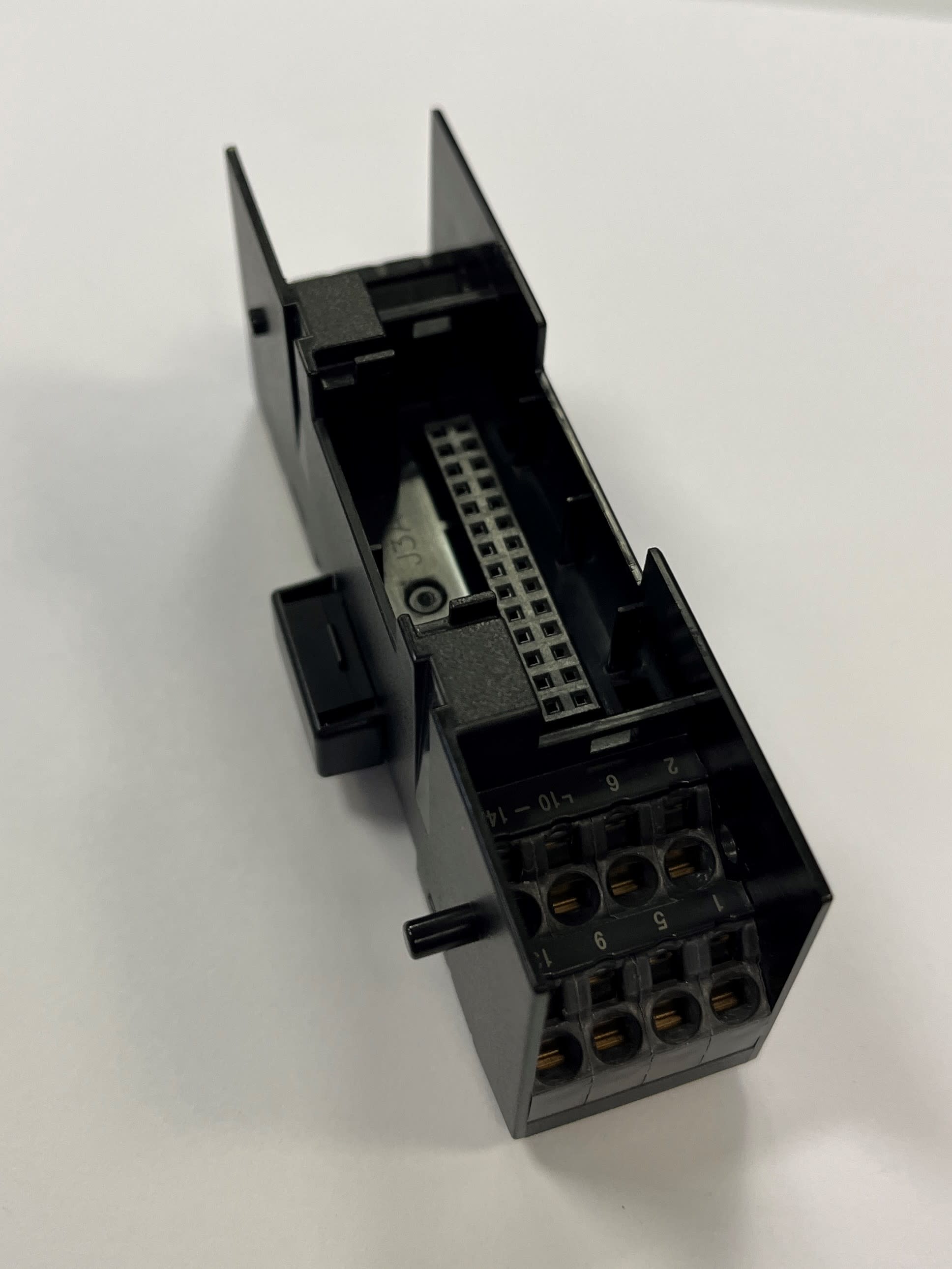OMRON ELECTRONICS - PRESA PER E5DC-B CON TERMINALE PUSH-IN P