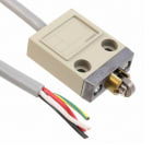 OMRON ELECTRONICS - Finecorsa con 1 contatto in scambio 5 A/250 V c.a., azionamento pulsante e rotella trasversale, IP67, cavo 3 m.