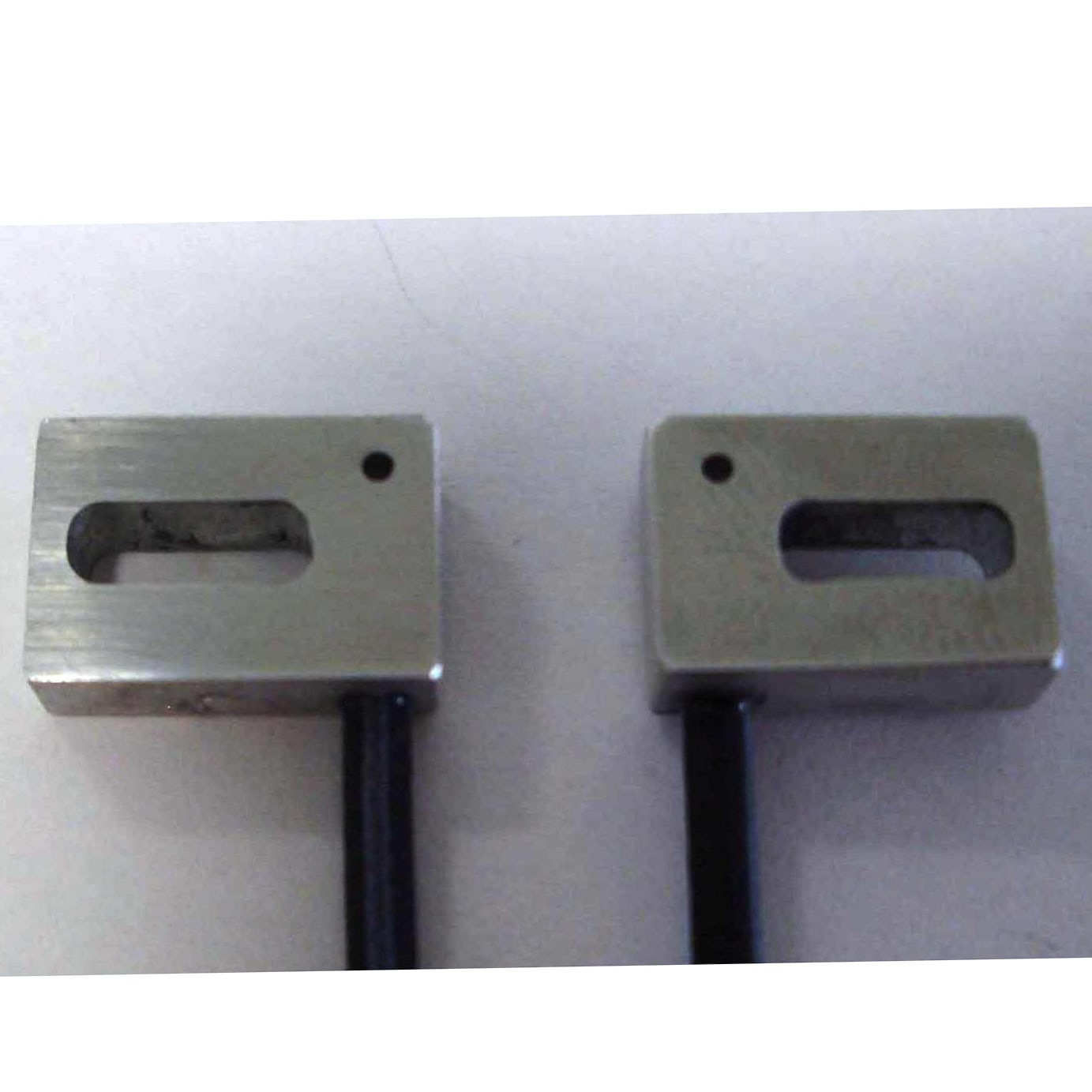 OMRON ELECTRONICS - Sensore fibra ottica, sbarramento, forma quadrata, fibra ad alta flessibilità R1, cavo 2m.