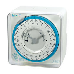 ORBIS - MINI T-D Interruttore orario elettromeccanico da parete, retroquadro e barra DIN, giornaliero, senza riserva, 230V
