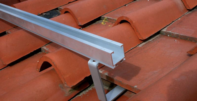 ORBIS - EASY + Profilo in ALLUMINIO per sostegno moduli fotovoltaici, con guida, lunghezza 3.4m OB620002