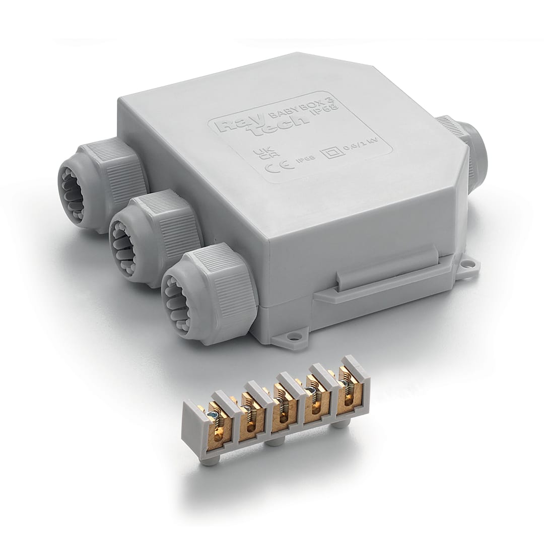 RAYTECH - BABY BOX 3 - La cassetta di giunzione a 4 ingressi pre-riempita in gel, completa di morsettiera integrata e pressacavi per cavi pentapolari fino a 18 mm o tubi diametro 16 o 20 mm.