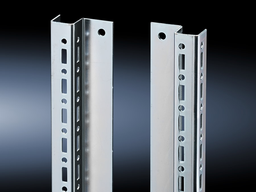 RITTAL - CM GUIDA ALLESTIMENTO INTERNO 1600MM-4PZ