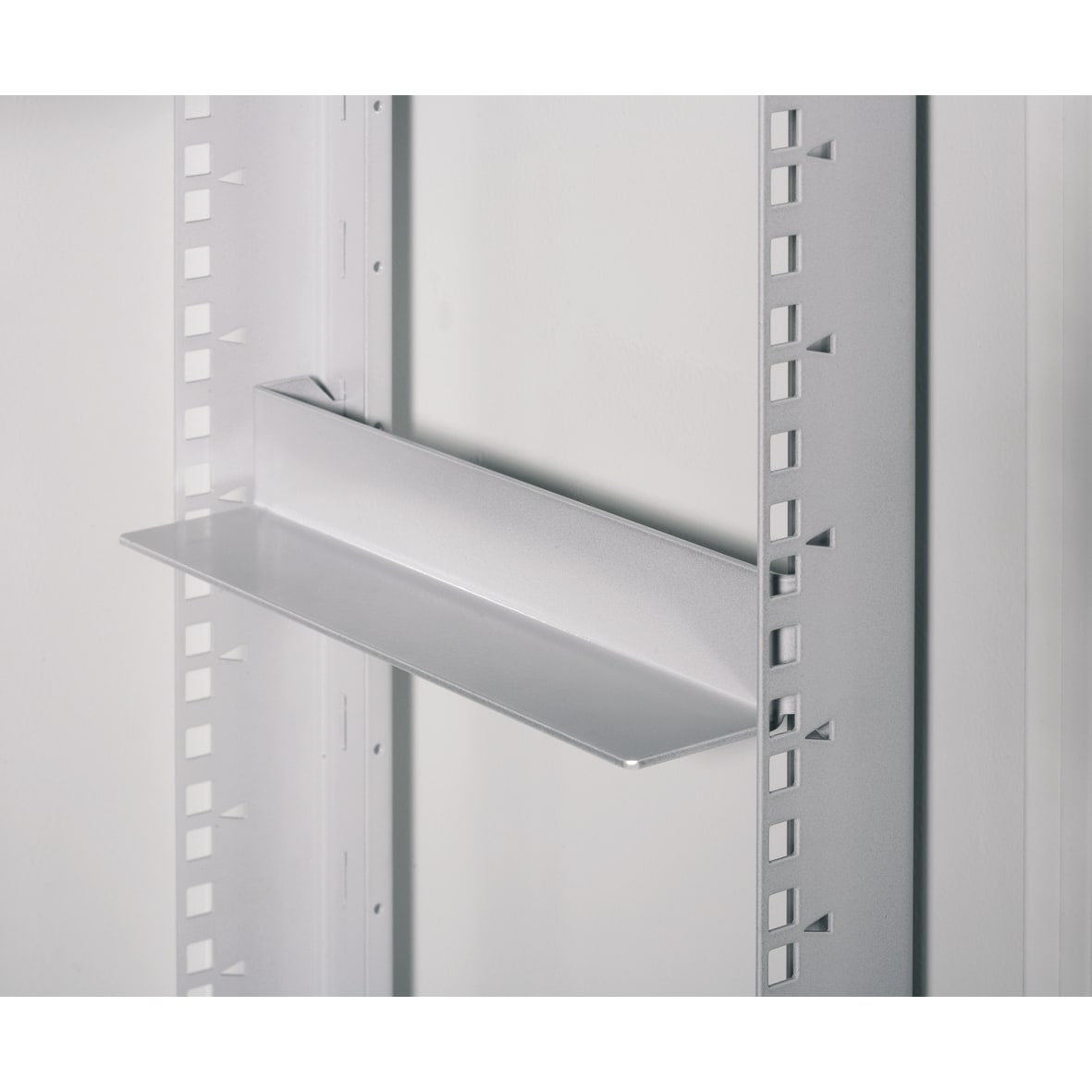 SCHNEIDER ELECTRIC - Staffa supporto larghezza 200 tra 19''
