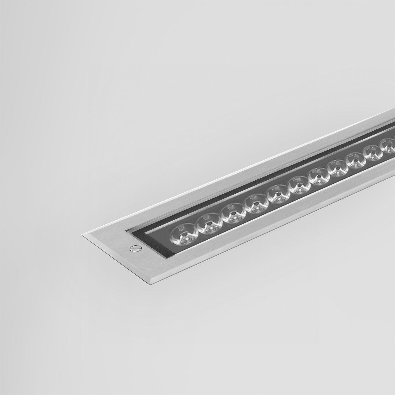SIDE - LONGLIGHT GROUND POWER L.935MM 46W 2550L E8951-LBN