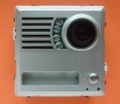 URMET - Modulo telecamera a colori per posto esterno con 1 pulsante, Sinthesi, sistema 4+n, RIC.MOD.U.R.COL.C/P.E.4+N 1/P.