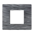 URMET - Placca Flexa in tecnopolimero per 2 moduli, effetto scratched.