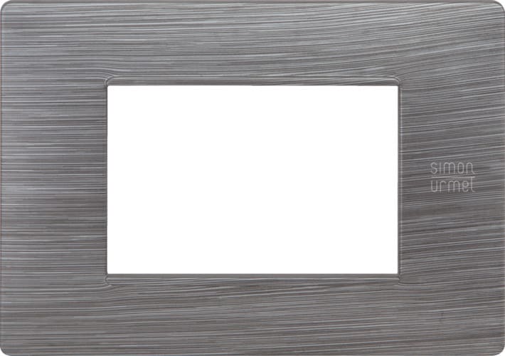 URMET - Placca Flexa in tecnopolimero satinato per 3 moduli in alluminio spazzolato.
