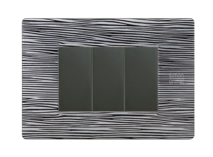 URMET - Placca Flexa in tecnopolimero per 3 moduli, effetto scratched.
