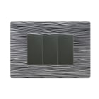 URMET - Placca Flexa in tecnopolimero per 3 moduli, effetto scratched.