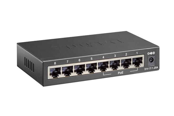 URMET - Switch 4 porte + 4 PoE, ideale per reti di piccole dimensioni con alimentazione PoE integrata.