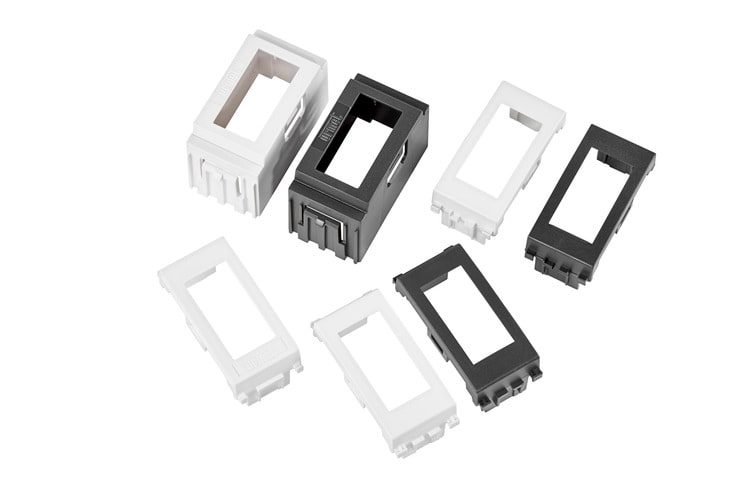 URMET - Kit adattatori serie civile Vimar 1061, 1067 e 1068 - Kit adattatori serie Vimar.