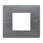 URMET - Placca Flexa in tecnopolimero con 2 moduli e finitura alluminio spazzolato.