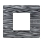 URMET - Placca Flexa in tecnopolimero per 2 moduli, effetto scratched.