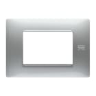 URMET - Placca Flexa in tecnopolimero con 3 moduli e finitura in alluminio.