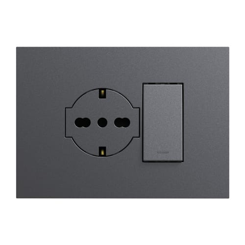 URMET - Kit supporto+placca Lybra con presa P40 Clean 2P+T 16A 250V e pulsante 10A 3 moduli Titanio