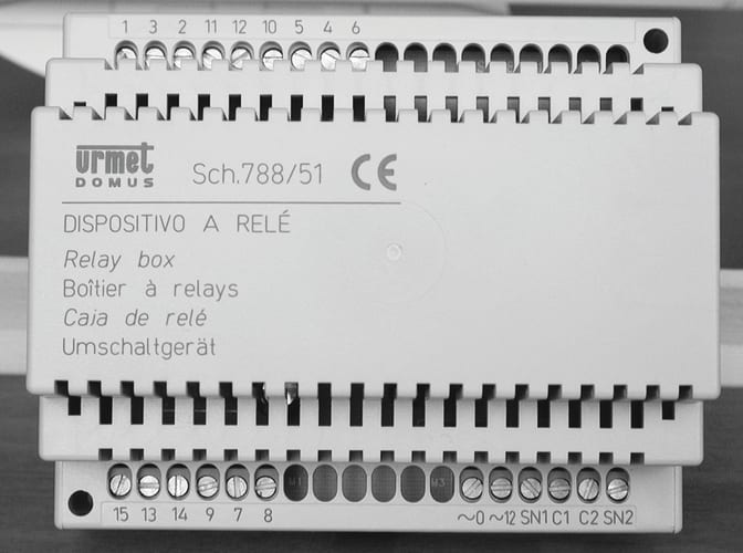 URMET - Relè attuatore di commutazione automatica per 2 posti esterni audio/video, sistema 4+n, dispositivo comm.autom. 2ingr. 788/51