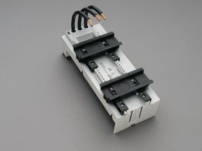 WOEHNER ELECTROTECHNICAL SYSTEMS - ADATT. EC 32A, 81MM, 2DIN, SIS.60, L=200 32446000