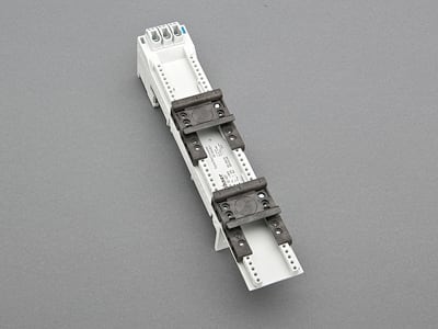 WOEHNER ELECTROTECHNICAL SYSTEMS - ADATT. EC, 32A, MORS. A MOLLA, 2DIN, 260